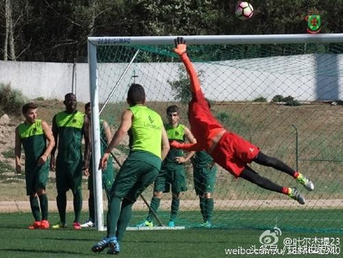 揭新疆足球留洋第一人 拒入外国籍盼为国效力