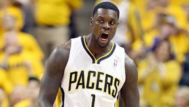 刺头晒与中国小球员合影 无人问津下一站CBA?