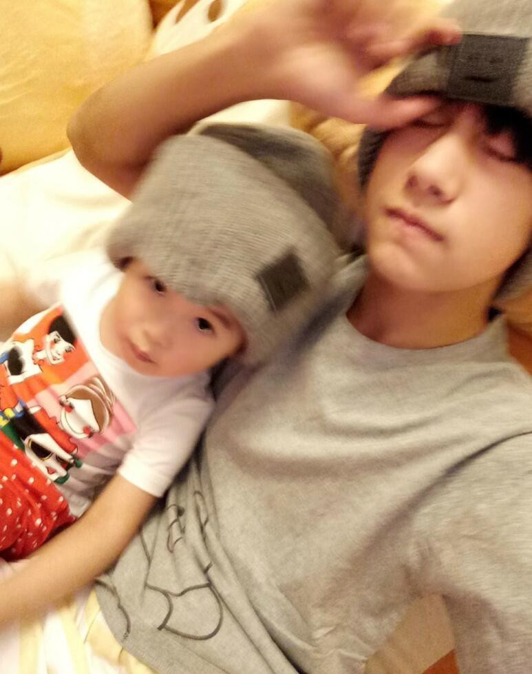 YG公司官宣中国艺人,意外撞脸易烊千玺,网友大喊:像亲兄弟!图片