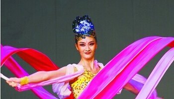 人物简介 中国东方歌舞团演员(国家歌舞团)舞蹈演员,2003年毕业于