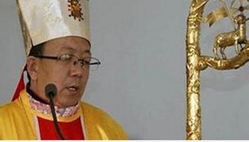 1998年任三盛公教堂主任司铎,三年后获任命为副主教.