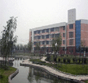 河南省新乡市第一中学建于1940年,前身为河南省新乡中学,解放后