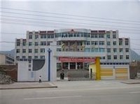 贵州省贞丰中学是2002年2月在原贞丰一中,贞丰二中及贞丰民中的