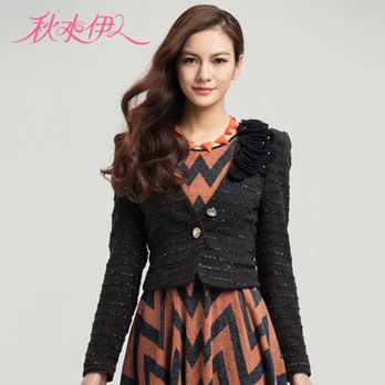 <em>秋水伊人</em> 女装正品时尚修身<em>短款</em>闪亮小西装外