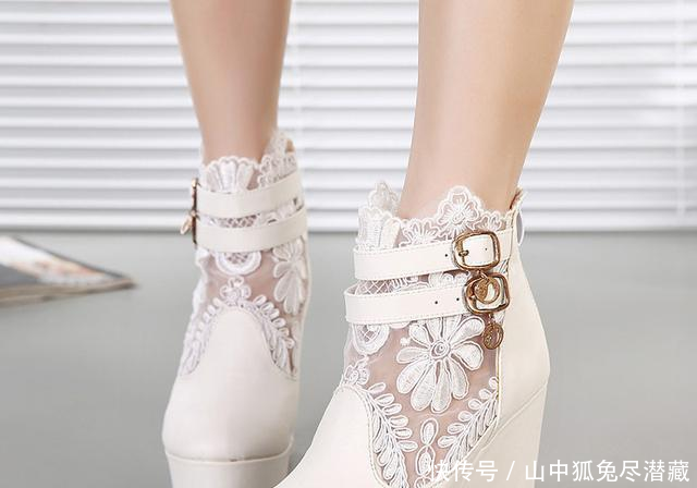 女人夏天最好不要穿这样出门,又丑又土,上身还