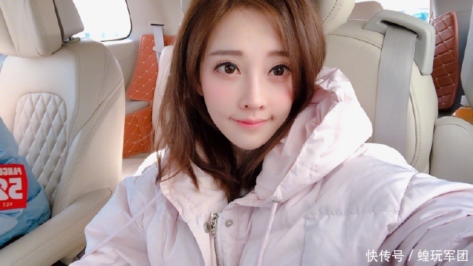 冯提莫长高了?上次差点勒住脖子的安全带这次