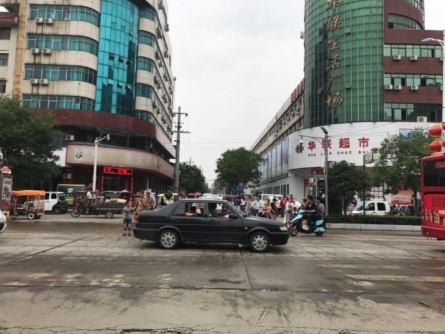 河南被二次碾壓女子身份曝光 過(guò)斑馬線時(shí)被車(chē)撞倒遭碾壓（2）