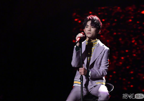 醒粉丝注意安全,被17岁生日的易烊千玺暖哭!