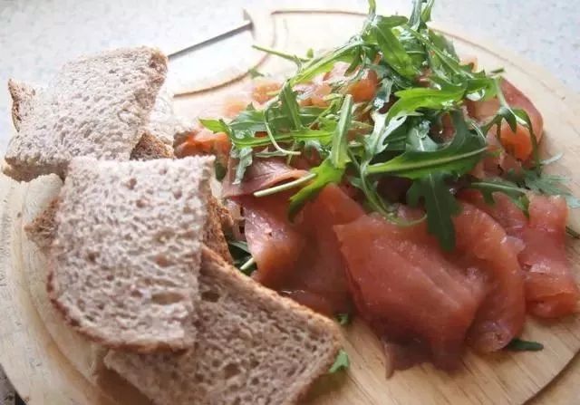 大家发现没,日本街头没有卖早餐的!