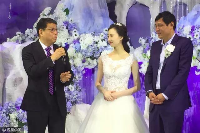 在2016年6月9日,范志毅迎娶了女友张梦瑾