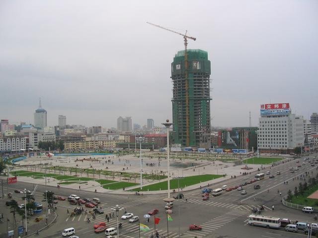 内蒙和外蒙:内蒙和外蒙最繁华的城市,不比不知差距