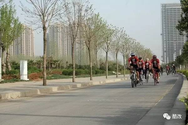 学生骑车上下学需要注意些什么