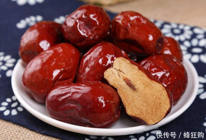 红枣好处是多,但吃红枣也是有禁忌的,吃多吃错