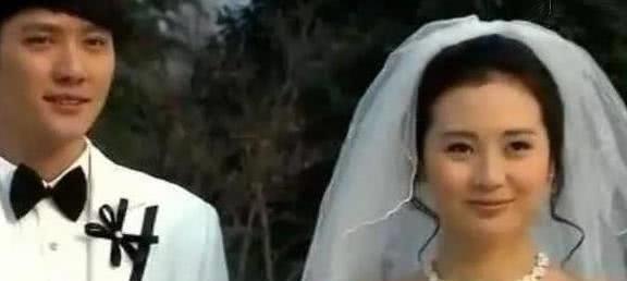冯绍峰8年前的婚礼捧花被她抢到,巧合是8年后