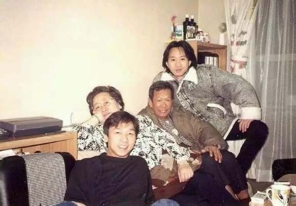 28年前黄家驹给妈妈写了一首歌,传唱至今,无人超越