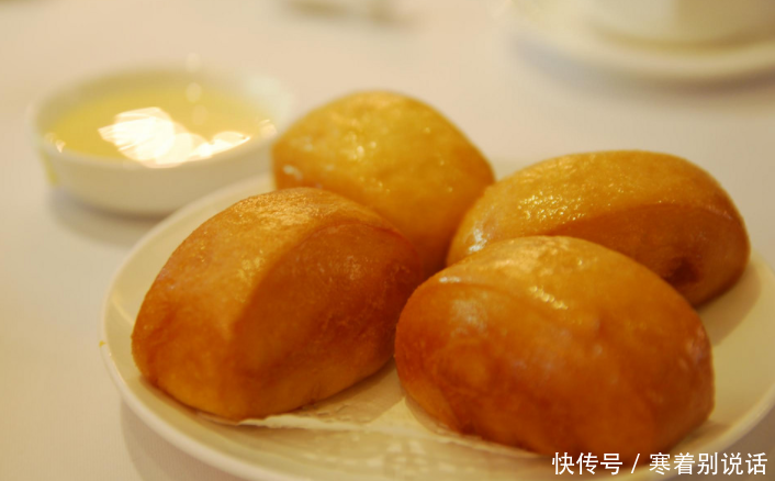 生活百科:四种做菜小窍门,一碗冷开水就能让炸