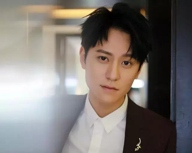 与杨紫分手是因为张一山秦俊杰工作室紧急回应