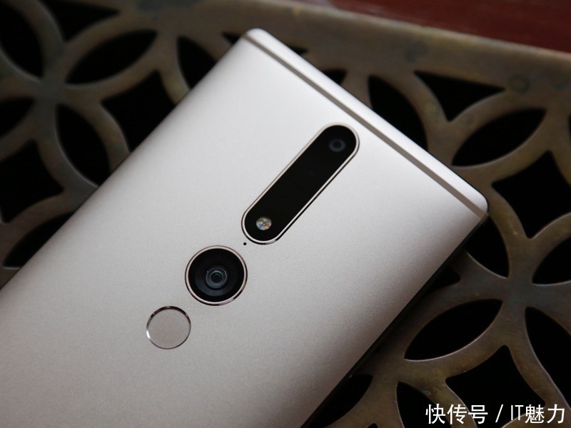 华为并非开创者,两年前就有后置三摄手机了