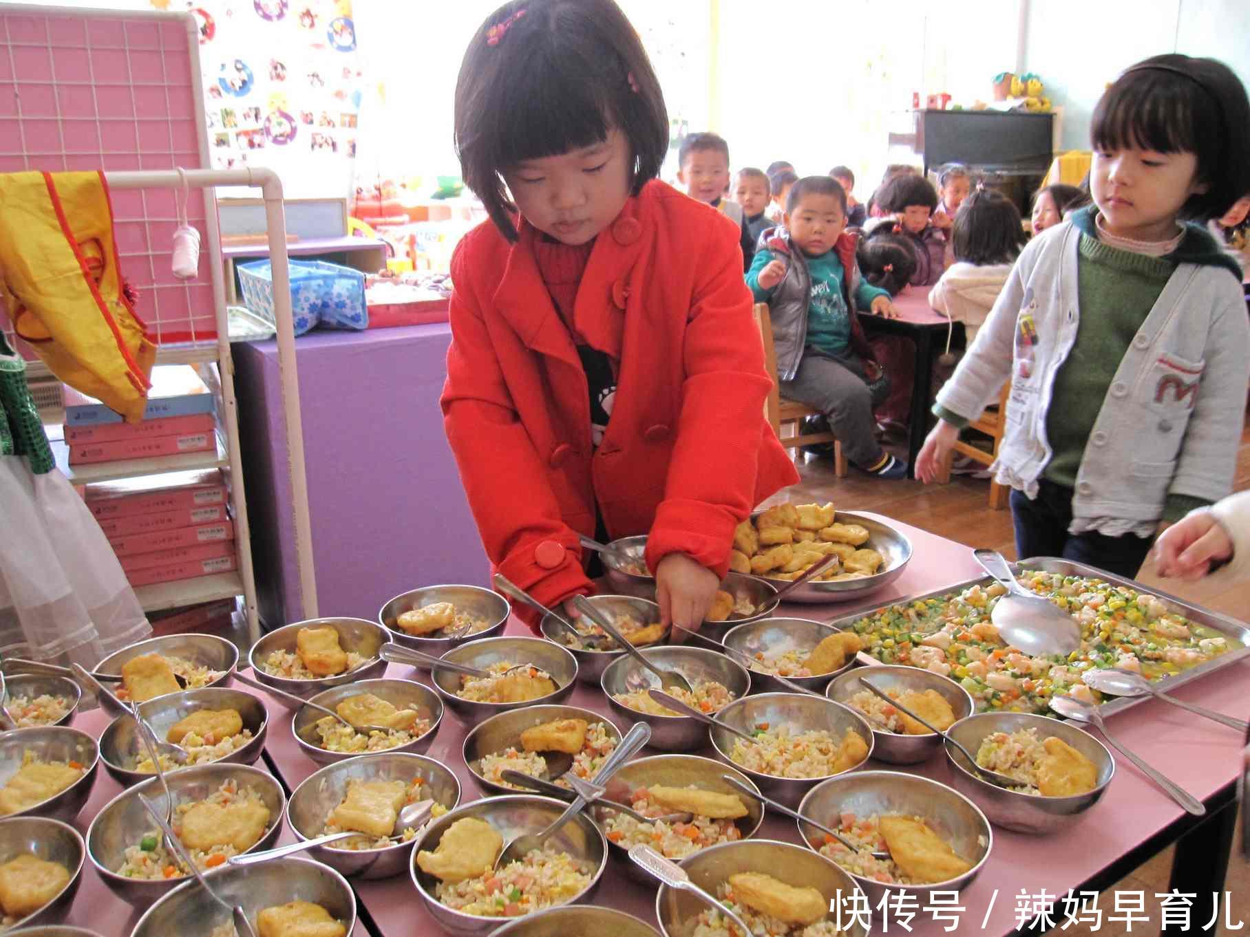 幼儿园老师在群里被质问,家长说要去教育局投