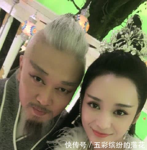 他是萨顶顶经纪人,却在《香蜜》里演配角,另一