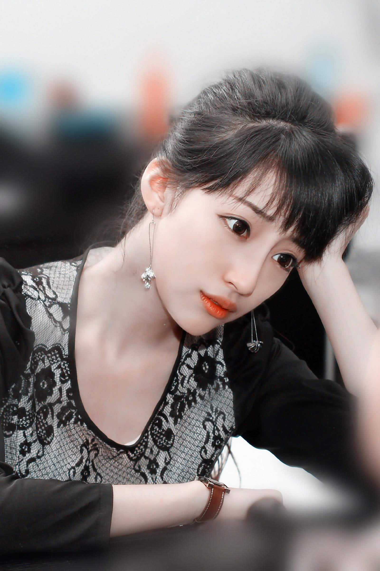 她的身材堪称完美比例--刘凡菲