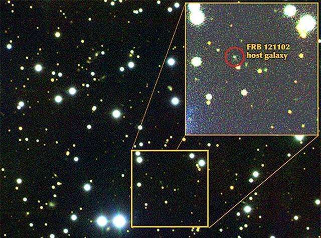 天文学家首次追踪到神秘射电爆发的来源: 30亿光年外的小型星系