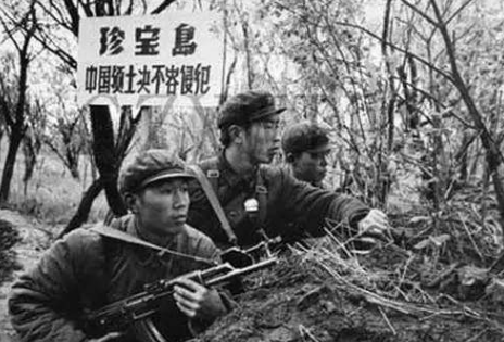 毛主席在1969珍宝岛冲突中，下达一个决策让世界都懵住了！