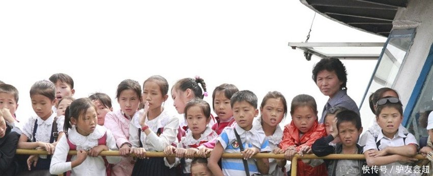 实拍鸭绿江对岸的朝鲜人 看到中国人表情是这
