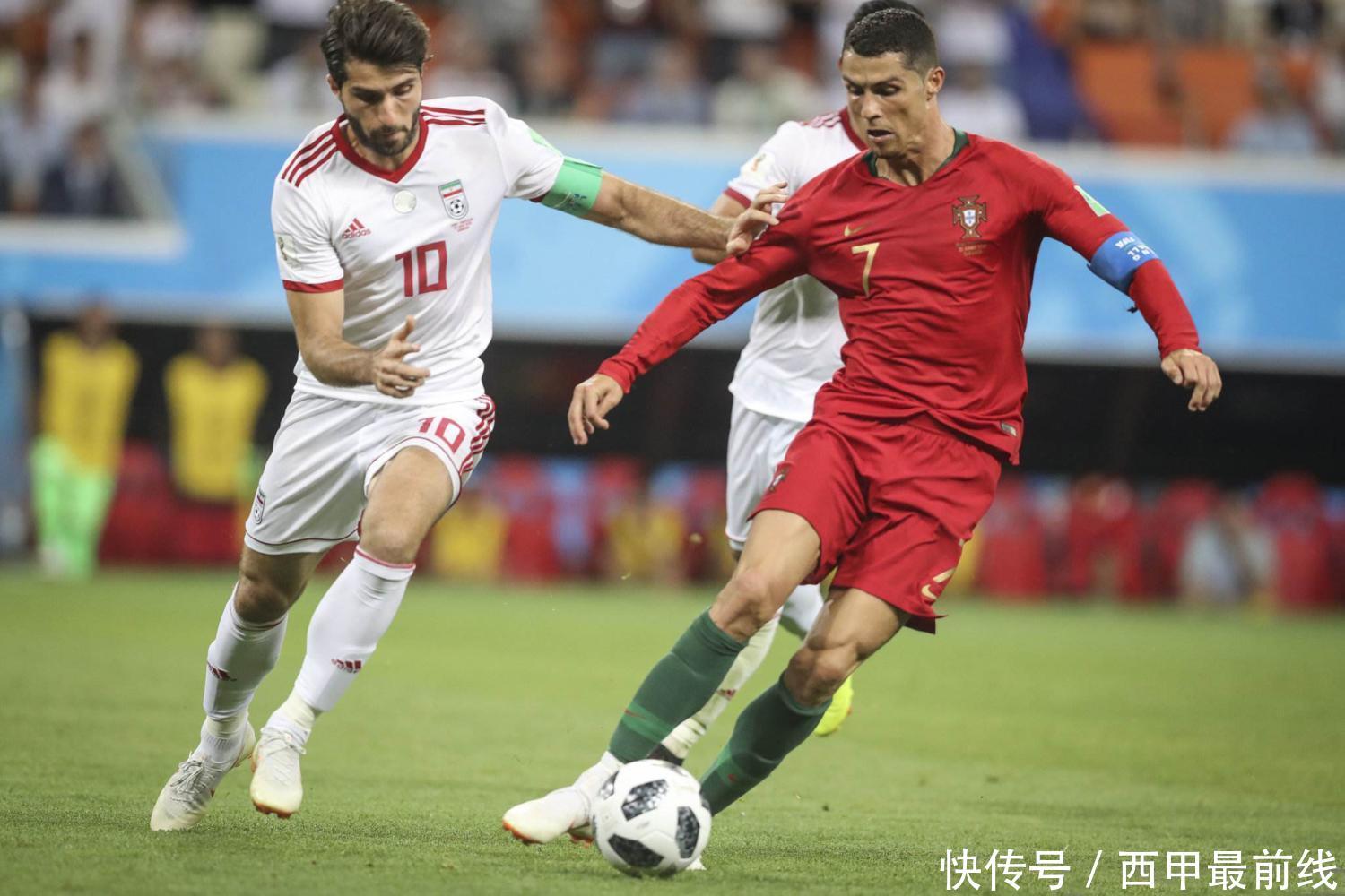 C罗恶意肘击伊朗球员逃红牌,葡萄牙球迷为其辩