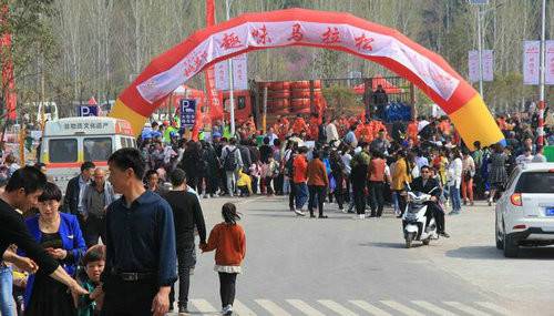 2018嵩县·陆浑湖桃花节开幕 阳春三月陆浑桃花成海 千人鱼宴趣味