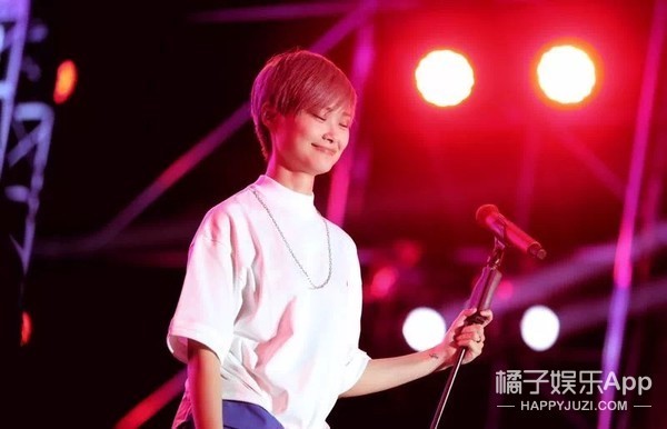 华晨宇说9月份的演唱会有大惊喜，可能会飞到天上唱！