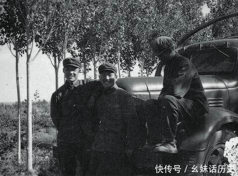 商界大佬当兵时的老照片,第一张是任正非,最后