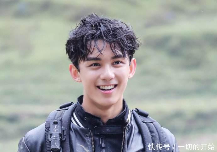 吴磊姐姐吴悦正面照曝光,长相清秀可人,难怪总