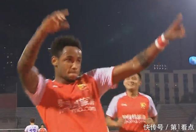 GIF:中甲第10轮-武汉卓尔移师新主场,拉斐尔点
