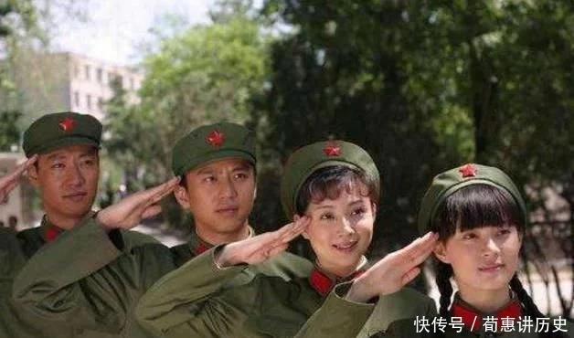 我国有一套军装, 只有红领章, 没有军衔, 军人们