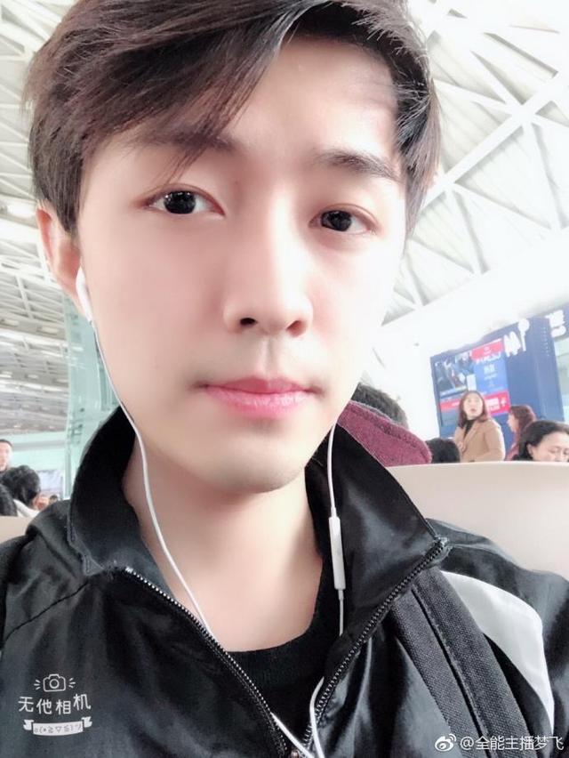 触手一哥梦飞转会虎牙 连国服第一花木兰锐雯