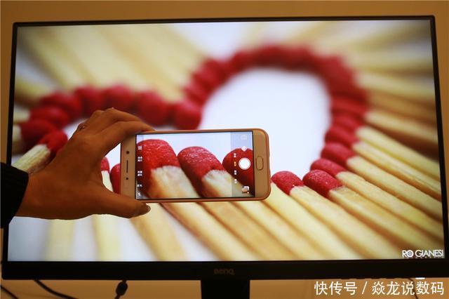 呵护孩子,从一台护眼显示器开始!