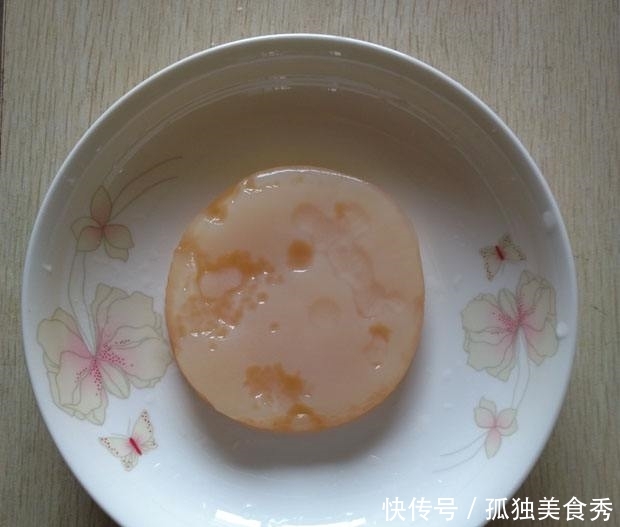 80岁老爷从醋缸里捞出一块“肥肉”,刚吃一口,激动地流下了眼泪 澳门金沙网站