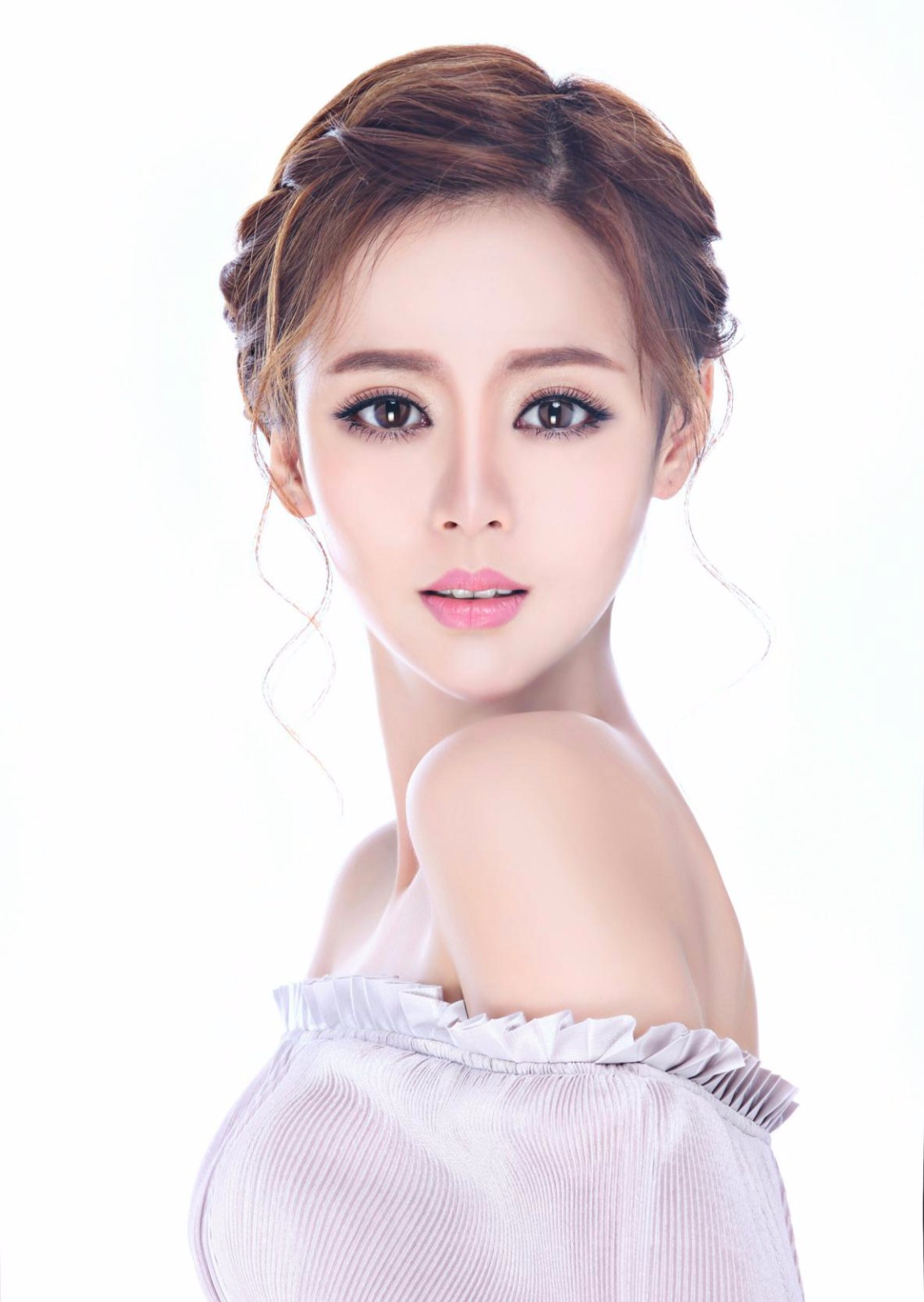 九头身美女裸露香肩,宅男必看!