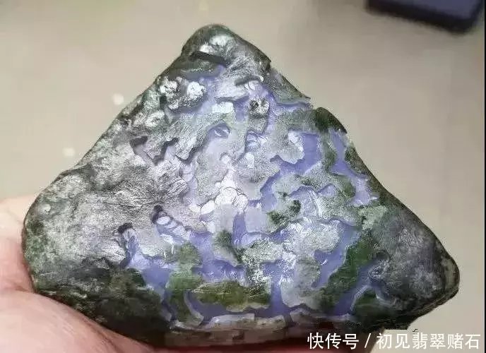 货主怎么想的!低价入手的原石,开出极品紫罗兰却拿来做车珠子! 银河电子平台