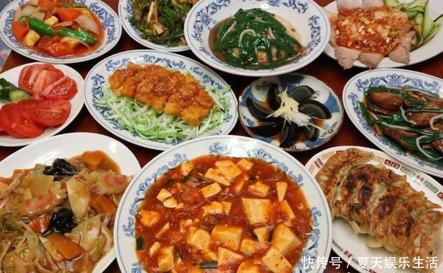 韩国游客:中国菜真是难以下咽,看你们这吃相:嘴