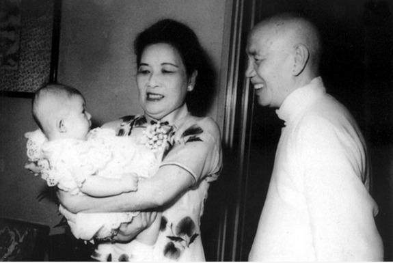 宋美龄为何一生都没有生孩子？晚年的她说出了实情！真实原因另人