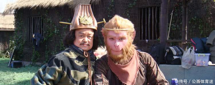 曾因身高被嘲笑,娶小18岁娇妻住窑洞,葛优刘德