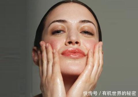 早起脸上3表现,每晚几万条螨虫在你脸上爬,逼