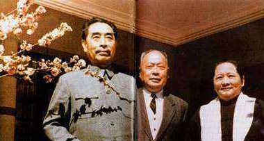 在周总理追悼会上,有人说了这三个字,让宋庆龄听到后甩袖离去!