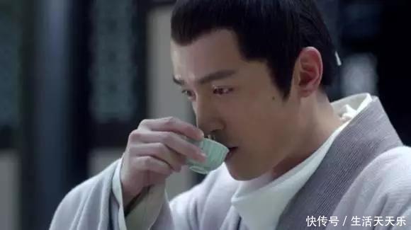 王凯送手指舞福利,鹿晗手小,亦凡手美,艺兴手白