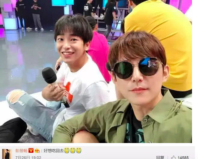 何炅情商有多高?夸彭昱畅的同时,把不在场的黄