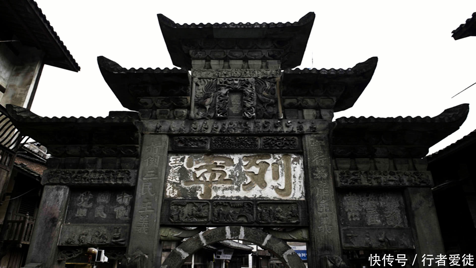 四川最大区,比半个自贡还大,接近0.2个成都,相当于0.3个眉山