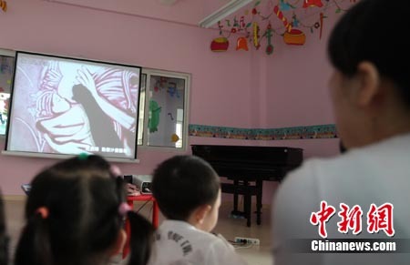 小学性教育课本争议背后:儿童性教育如何脱敏? - 天地人 - 天地人和 小学性教育课本争议背后:儿童性教育如何脱敏? - 天地人 - 天地人和