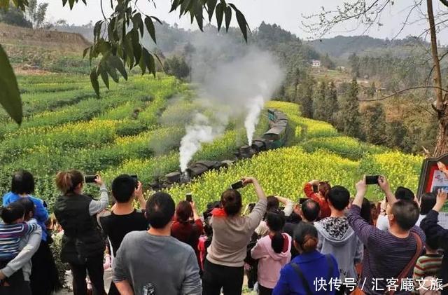 嘉阳蒸汽小火车，坐上去就开往春天